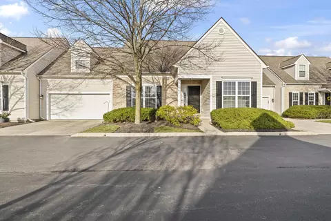 585 Fernwood Pl, Powell, OH 43065