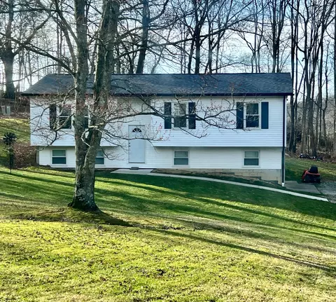 335 Cedarhurst Dr, Zanesville, OH 43701
