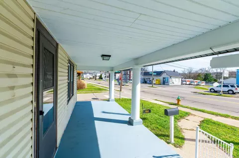 588 E Main St, Newark, OH 43055 photo 3