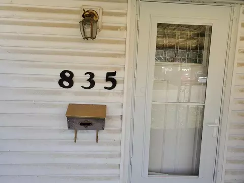 835 Jones Ave, Newark, OH 43055