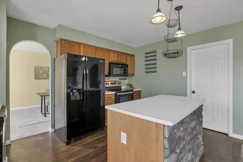 Kitchen - 224 Haystack Ave, Pataskala, OH 43062 photo 5 of 6