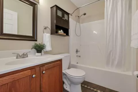 Bath - 224 Haystack Ave, Pataskala, OH 43062 photo 6 of 7