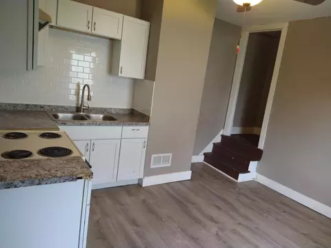 Entry Way - 490-492 E Morrill Ave, Columbus, OH 43207 photo 2 of 2