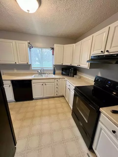 Kitchen - 10 Thacker Ave, Hamden, OH 45634 photo 2 of 2