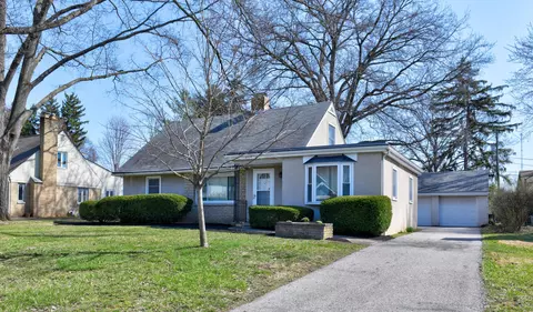 2574 Chester Rd, Upper Arlington, OH 43221