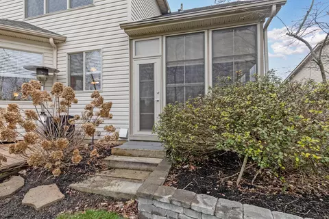 Exterior - 284 Trail East SW, Pataskala, OH 43062 photo 4 of 7