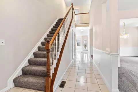 Entry Way - 284 Trail East SW, Pataskala, OH 43062 photo 2 of 6