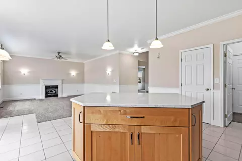 Kitchen - 284 Trail East SW, Pataskala, OH 43062 photo 3 of 5