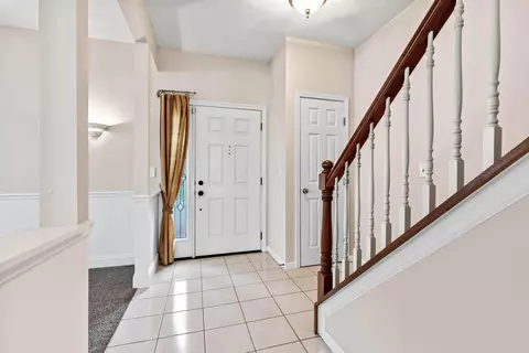 Entry Way - 284 Trail East SW, Pataskala, OH 43062 photo 1 of 6