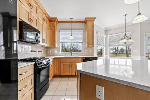 Kitchen - 284 Trail East SW, Pataskala, OH 43062 photo 1 of 5