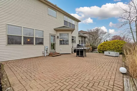Exterior - 284 Trail East SW, Pataskala, OH 43062 photo 6 of 7