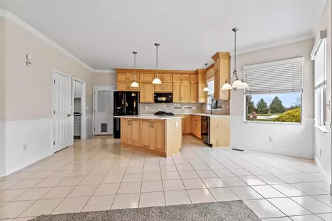 Kitchen - 284 Trail East SW, Pataskala, OH 43062 photo 5 of 5