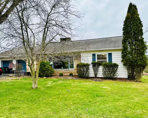 148 High St, Saint Clairsville, OH 43950