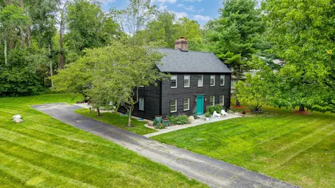 131 Glyn Tawel Dr, Granville, OH 43023