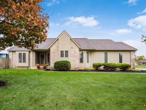 146 Kelly Marie Dr, Pataskala, OH 43062