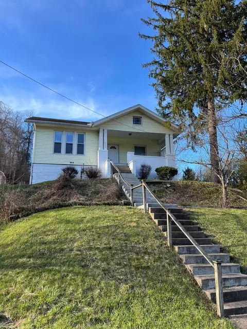 526 Dewey Ave, Cambridge, OH 43725