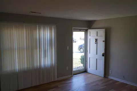 Entry Way - 3375 Niagara St, Cincinnati, OH 45251 photo 2 of 3