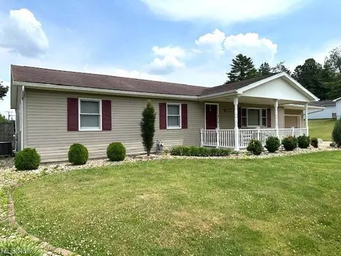 18 Hickory St, Zanesville, OH 43701