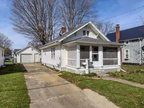 206 N Oakland St, Urbana, OH 43078