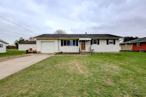135 Valley Dr NE, Newark, OH 43055