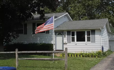 566 Old Tree Pl, Columbus, OH 43228