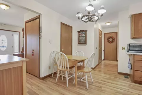 Dining - 208 Christopher Ct, Hebron, OH 43025 photo 4 of 5