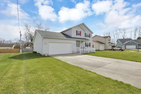 Exterior - 208 Christopher Ct, Hebron, OH 43025 photo 6 of 17