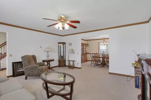 Living - 208 Christopher Ct, Hebron, OH 43025 photo 2 of 3