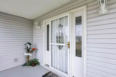 Exterior - 208 Christopher Ct, Hebron, OH 43025 photo 7 of 17