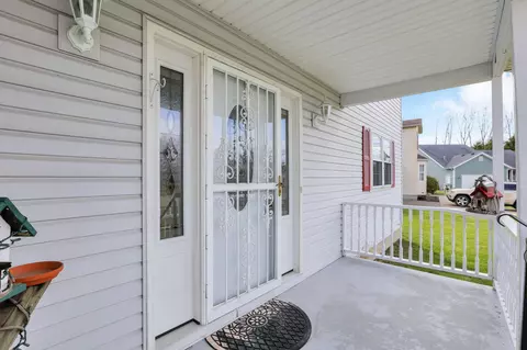 Exterior - 208 Christopher Ct, Hebron, OH 43025 photo 8 of 17