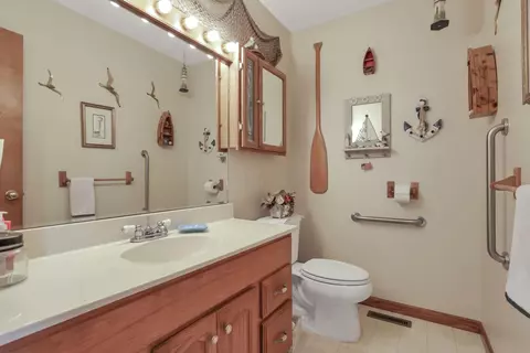 Bath - 208 Christopher Ct, Hebron, OH 43025 photo 1 of 5