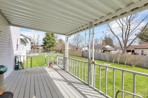 Exterior - 208 Christopher Ct, Hebron, OH 43025 photo 10 of 17