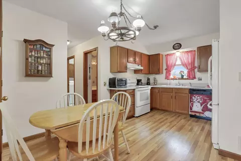 Kitchen - 208 Christopher Ct, Hebron, OH 43025 photo 1 of 4
