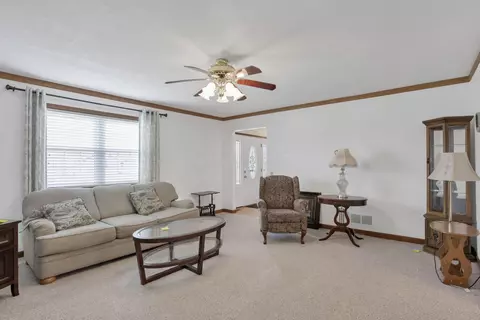 Living - 208 Christopher Ct, Hebron, OH 43025 photo 3 of 3