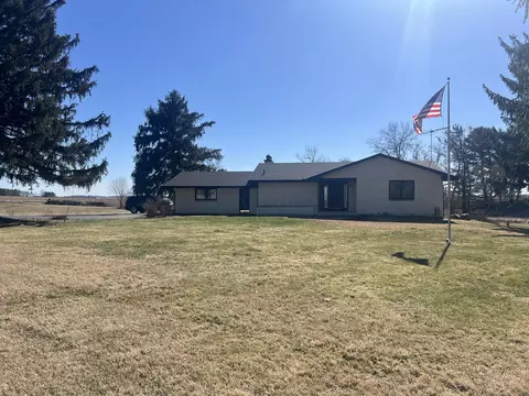 3743 Richland Rd NE, Pleasantville, OH 43148