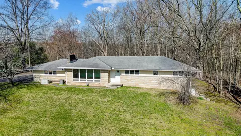 608 Queens Dr N, Newark, OH 43055