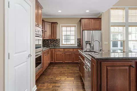 Kitchen - 6737 Vineyard Haven Loop, Dublin, OH 43016 photo 1 of 6