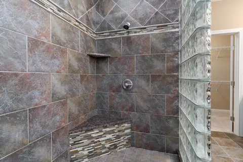 Bath - 6737 Vineyard Haven Loop, Dublin, OH 43016 photo 3 of 5
