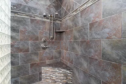 Bath - 6737 Vineyard Haven Loop, Dublin, OH 43016 photo 4 of 5