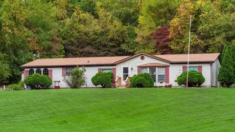 10315 Hazel Dell Rd NE, Newark, OH 43055