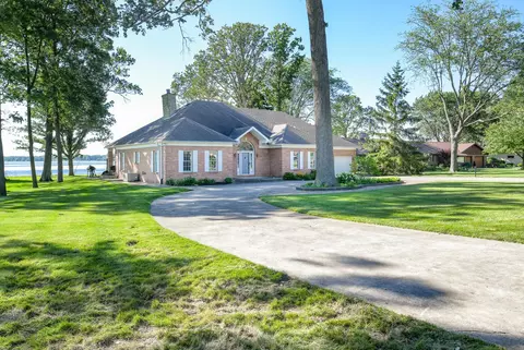 10487 Seminole Shore Dr, Huntsville, OH 43324