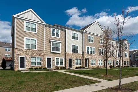 495 Autumn Ridge Cir, Pickerington, OH 43147