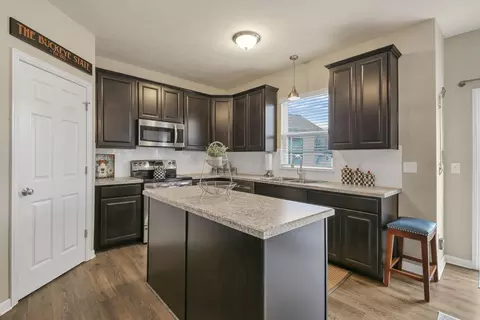 Kitchen - 4938 Farview Rd, Columbus, OH 43231 photo 6 of 6