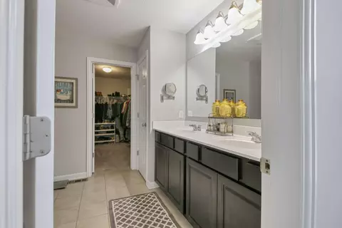 Entry Way - 4938 Farview Rd, Columbus, OH 43231 photo 11 of 11