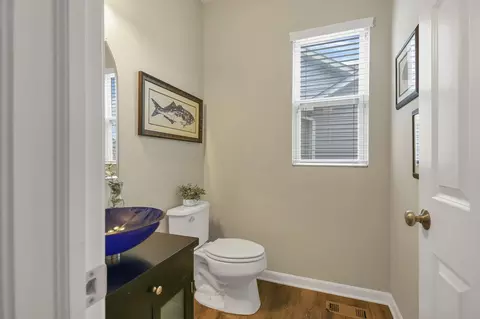 Bath - 4938 Farview Rd, Columbus, OH 43231 photo 2 of 8