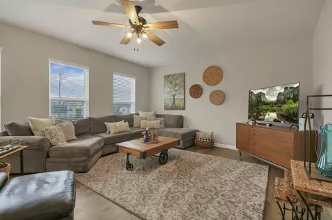 Living - 4938 Farview Rd, Columbus, OH 43231 photo 1 of 3