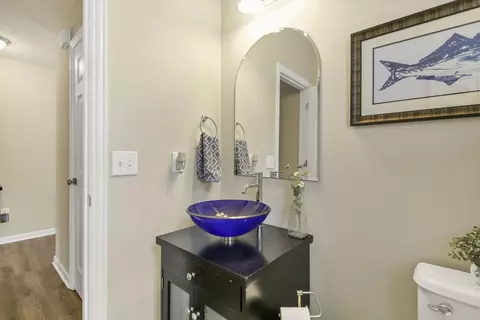 Bath - 4938 Farview Rd, Columbus, OH 43231 photo 3 of 8