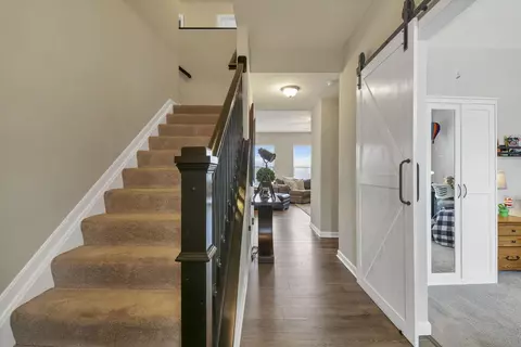 Entry Way - 4938 Farview Rd, Columbus, OH 43231 photo 7 of 11
