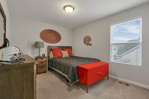 Bedroom - 4938 Farview Rd, Columbus, OH 43231 photo 2 of 14