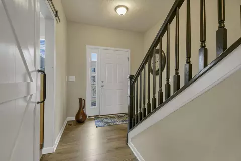 Entry Way - 4938 Farview Rd, Columbus, OH 43231 photo 1 of 11